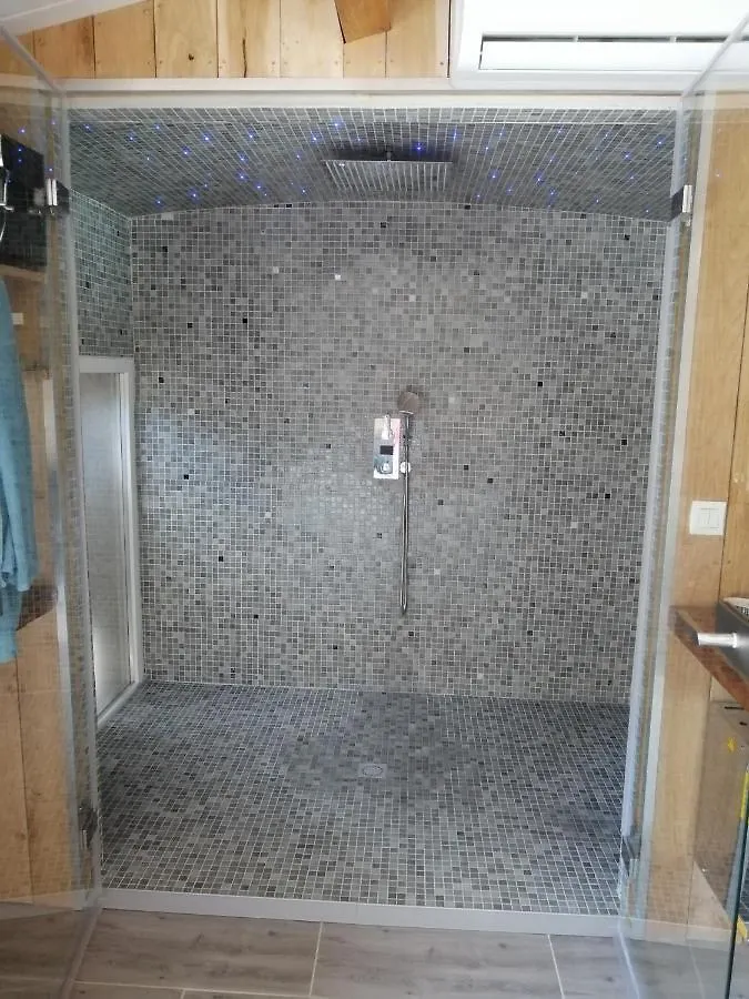 Homestay La Salamandre Apartment Vic-le-Comte